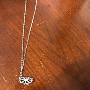 Kendra Scott necklace